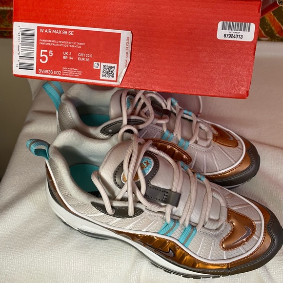 Air max 98 se size 5.5 🔥RUNS SMALL 🔥 - Picture 2 of 11